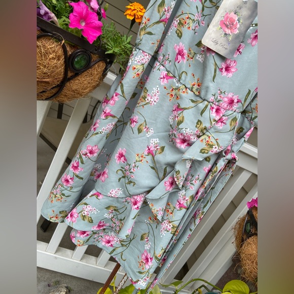 NWT Lily Rose Sz-L Beautiful, Unique, Great Design-Square Neck or Cold Shoulder - Picture 5 of 17